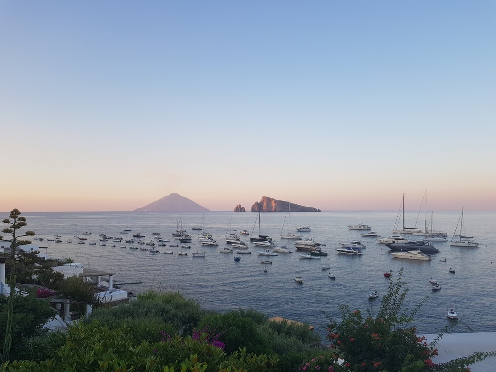 Alba a Panarea